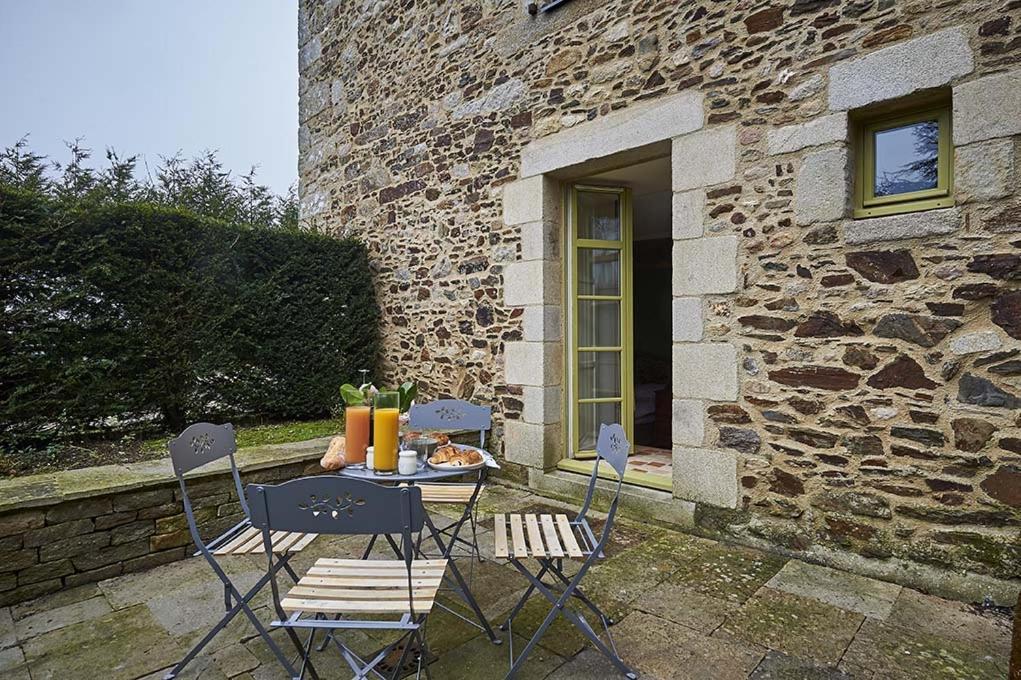 Gite La Terrasse - Manoir Le Plessix Madeuc Corseul Exterior foto